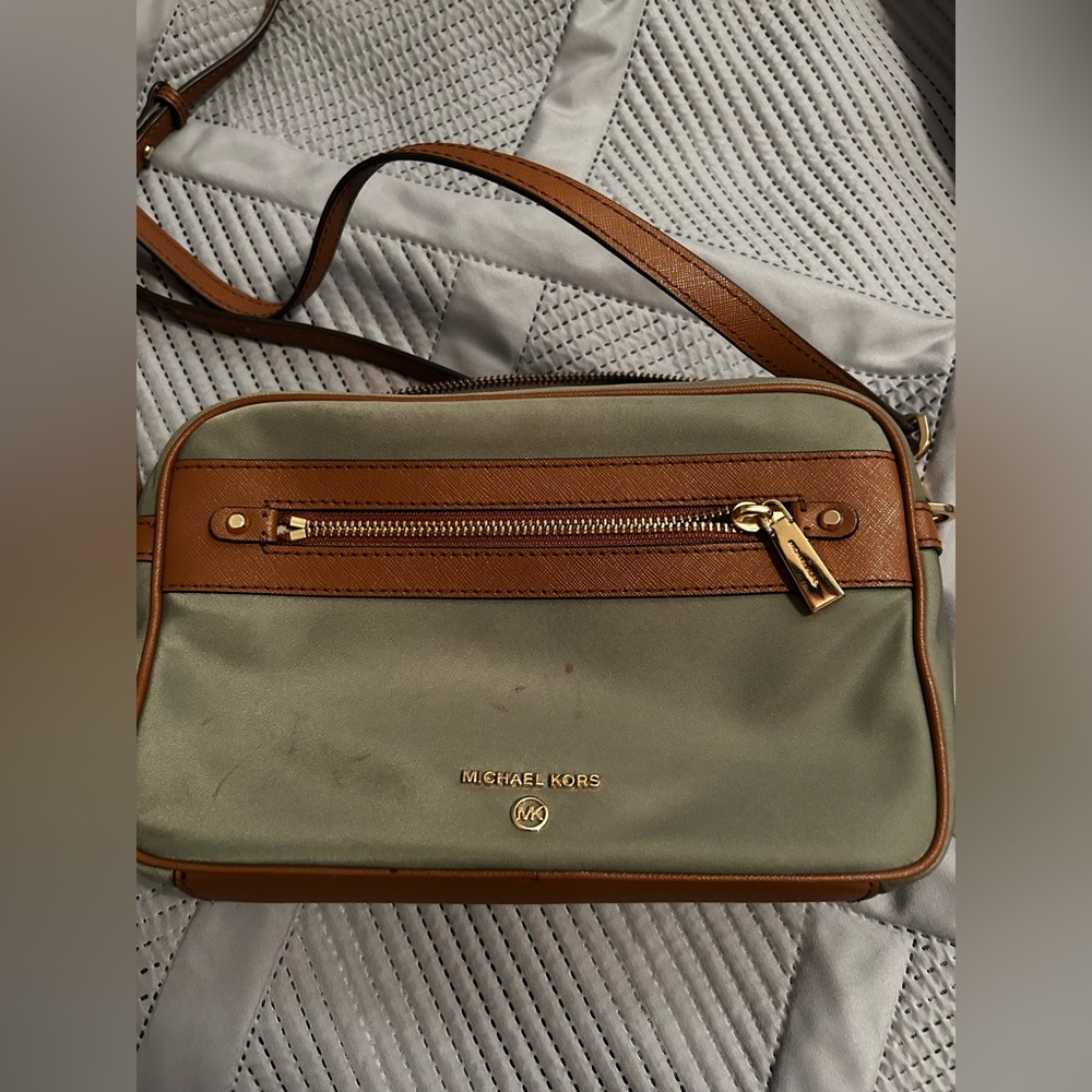 Micheal Kors Jet Set Crossbody Purse